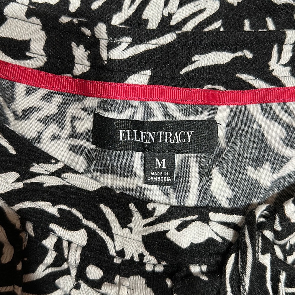 Ellen Tracy Scoop Neck Long Sleeve Black and White Pleated Blouse - Picture 9 of 10